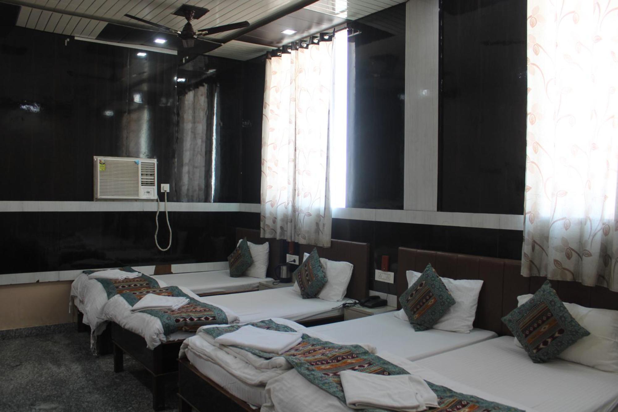 Hotel Singh Residency Váránaszi Kültér fotó